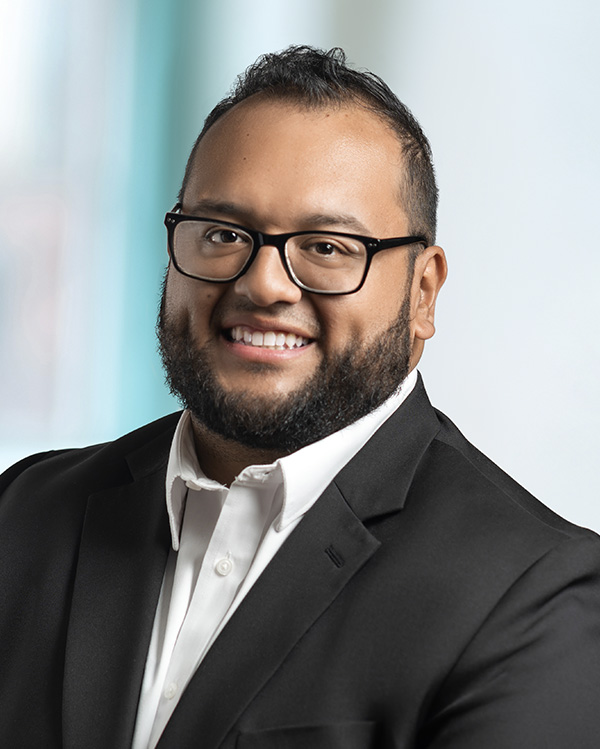 Omar Carranza headshot